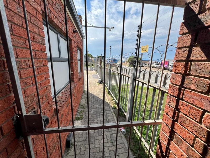 To Let Commercial Property for Rent in Neave Industrial Eastern Cape